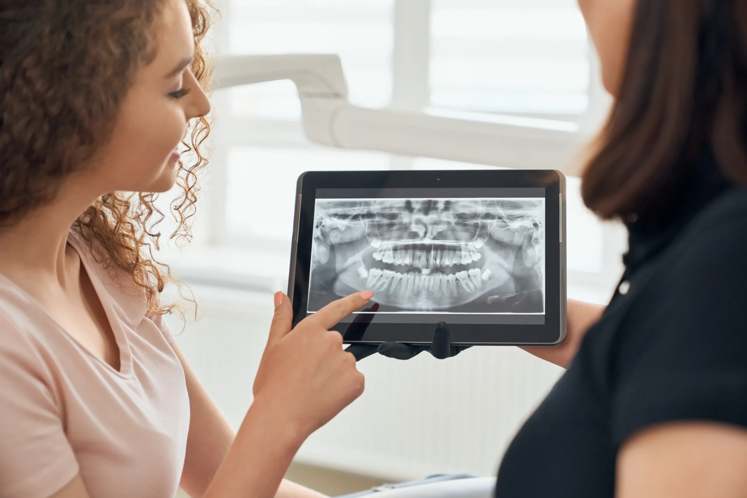 selective-focus-x-ray-picture-teeth-tablet